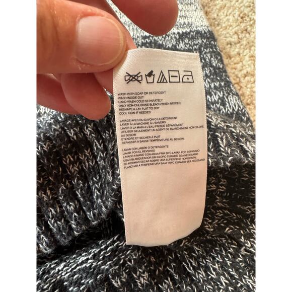 Roxy Sweater Dress, size women's Medium, Black, gray & cream soft sweater - Picture 9 of 10